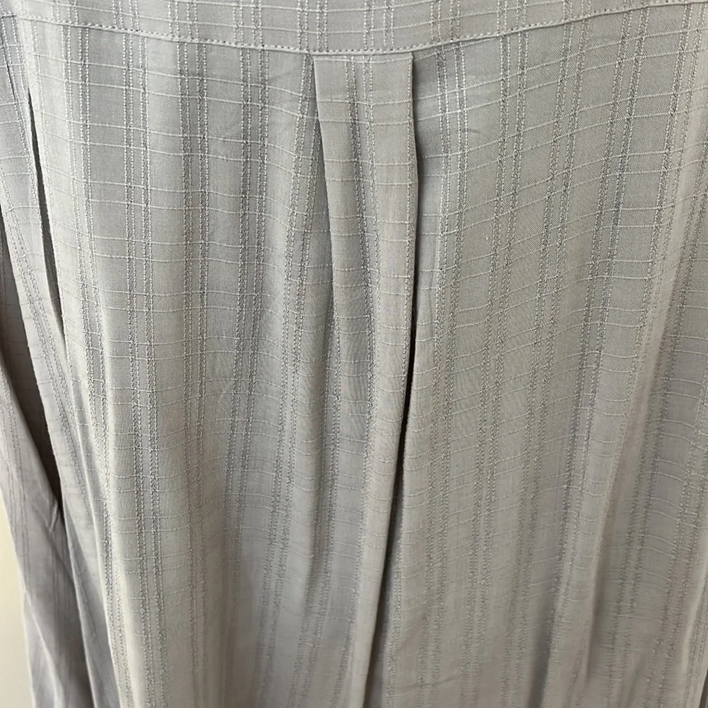 Torrid 3x gray shirt blouse - Picture 7 of 9